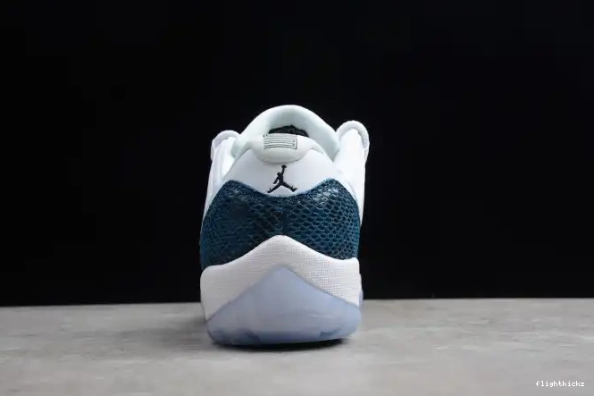 11 Low Jordan Air Snakeskin Blue Navy CD6846-102 0514